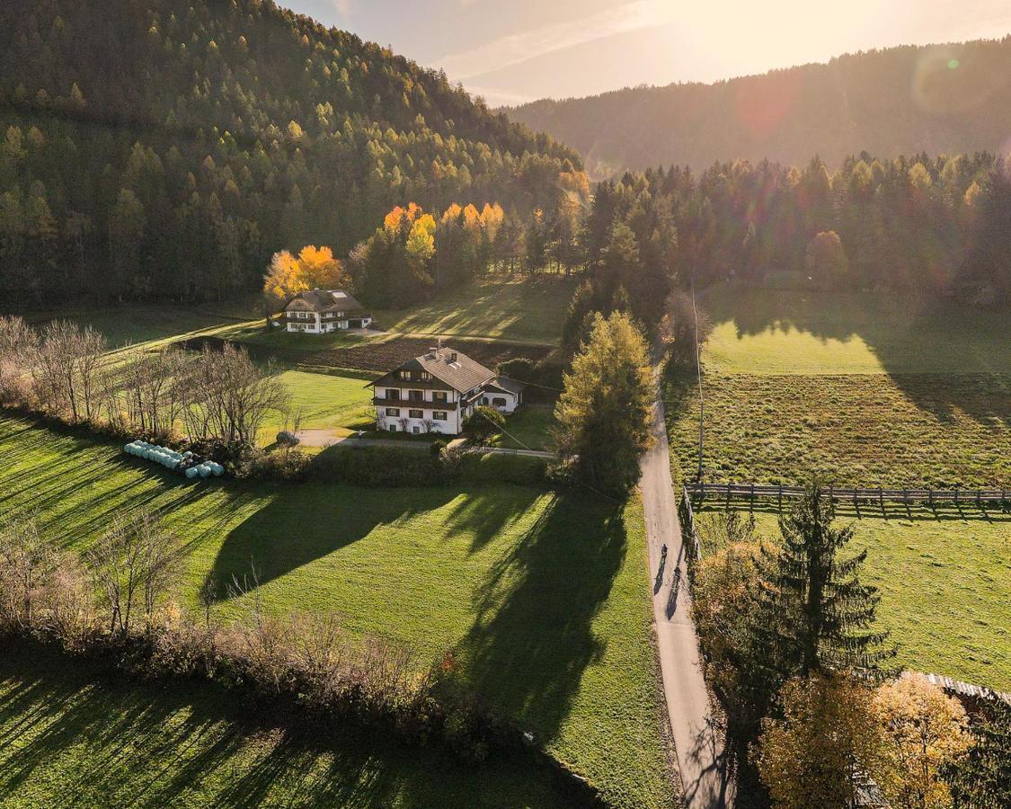 Oberlechnerhof Bed & Breakfast Rasun di Sopra Bagian luar foto