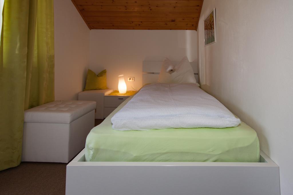 Oberlechnerhof Bed & Breakfast Rasun di Sopra Bagian luar foto