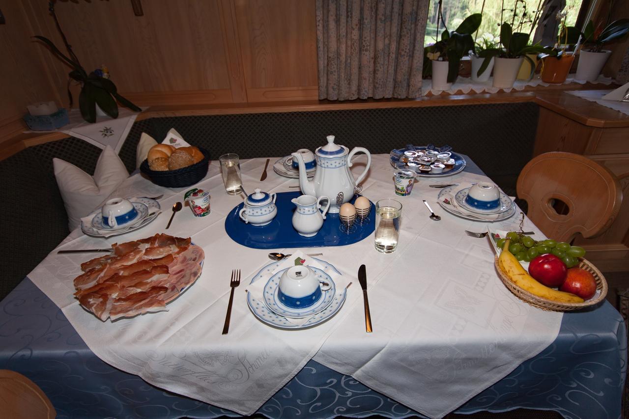 Oberlechnerhof Bed & Breakfast Rasun di Sopra Bagian luar foto
