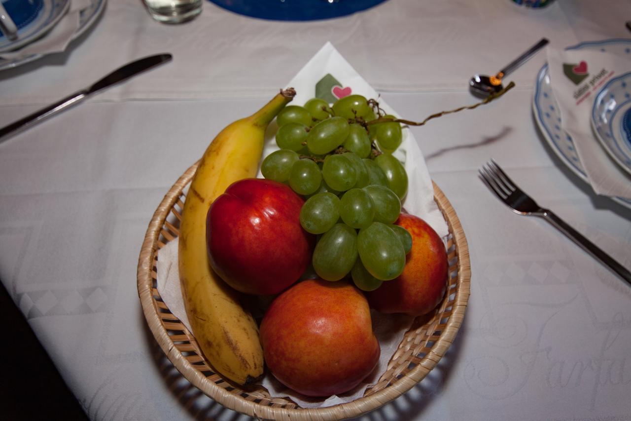 Oberlechnerhof Bed & Breakfast Rasun di Sopra Bagian luar foto